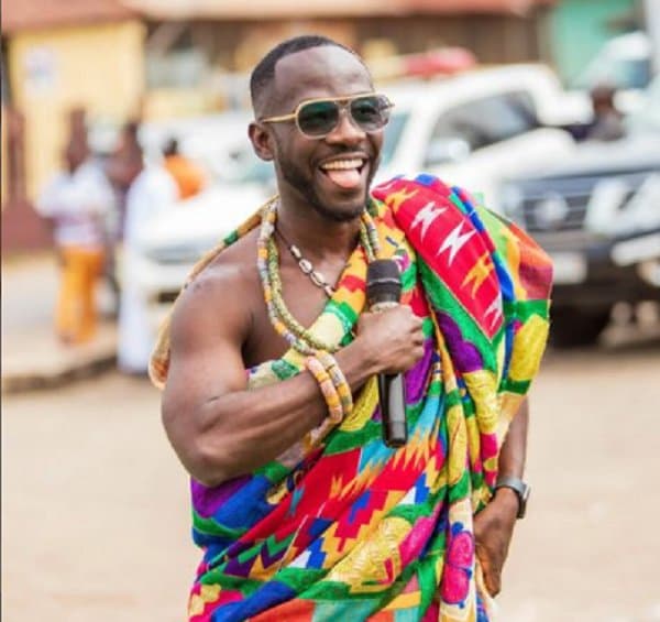 Freemason is dangrous – Words of Okyeame Kwame's mom after rappers decision to join group