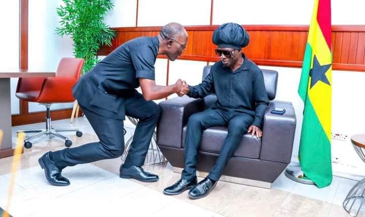 legend-meets-general-dampare-hosts-kojo-antwi-humbly-bows-for-him-in-photos