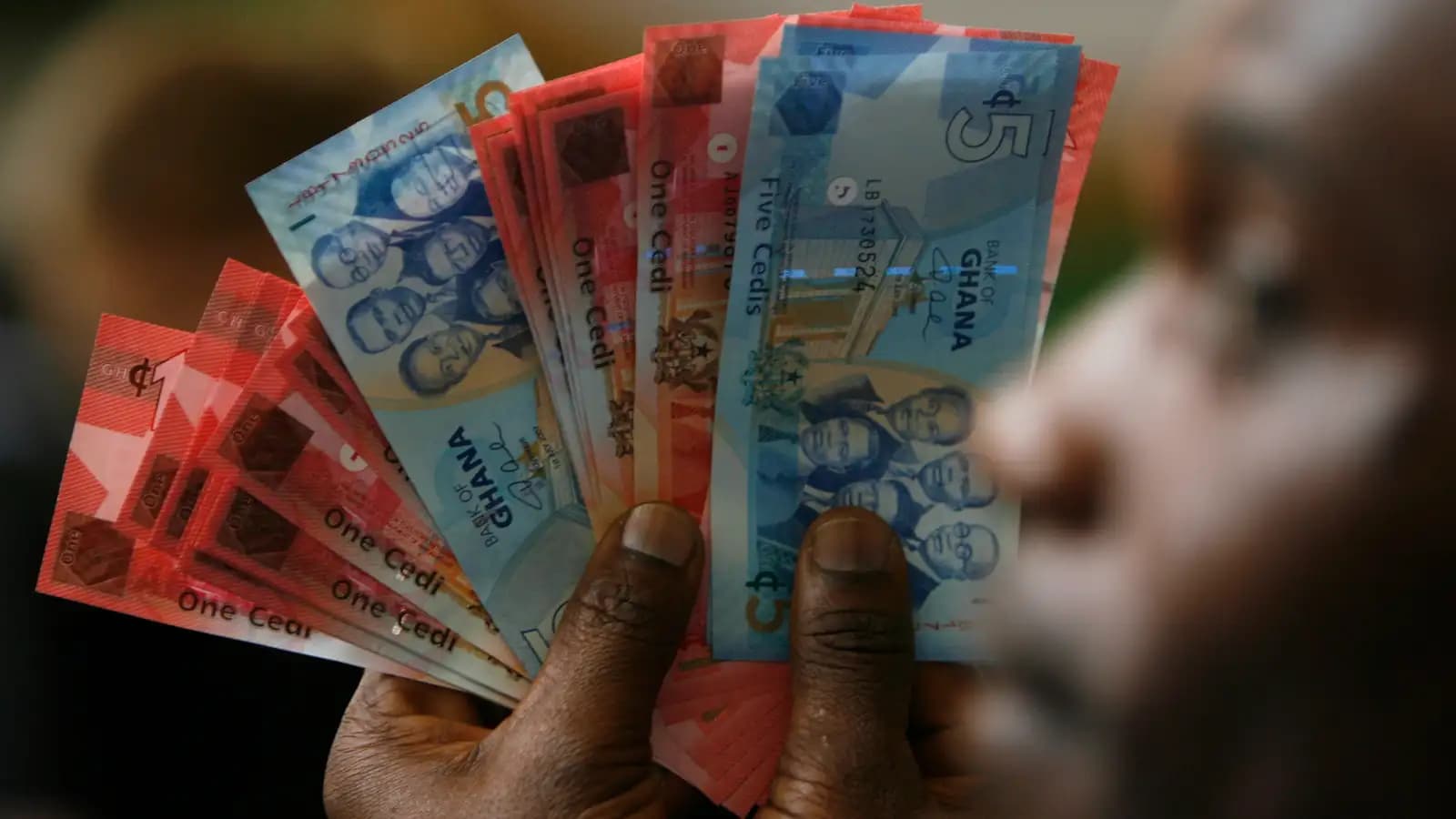 bog-reports-25-8-drop-in-cedi-value-against-dollar