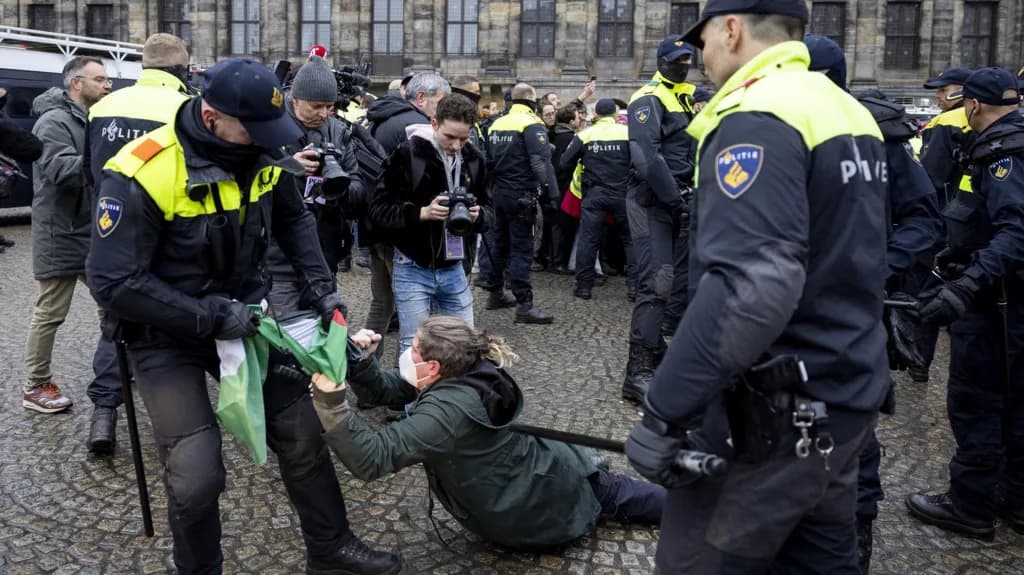 more-than-100-detained-as-protesters-defy-amsterdams-ban-on-protests