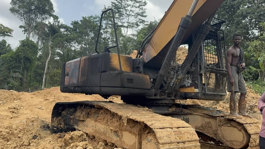 e-r-forestry-officials-allegedly-burn-four-excavators-at-obuoho