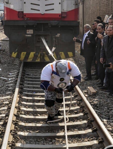 Egyptian man pulls 279-tonne train using his teeth