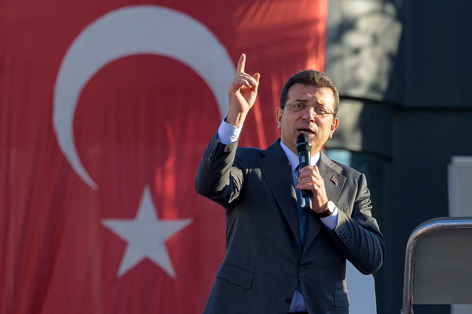 Rival to Erdogan taken into custody shortly before presidential bid