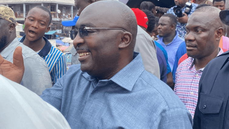 Adum market fire: Bawumia backs traders’ plan to rebuild, donates GHS200k, 1,000 bags of cement